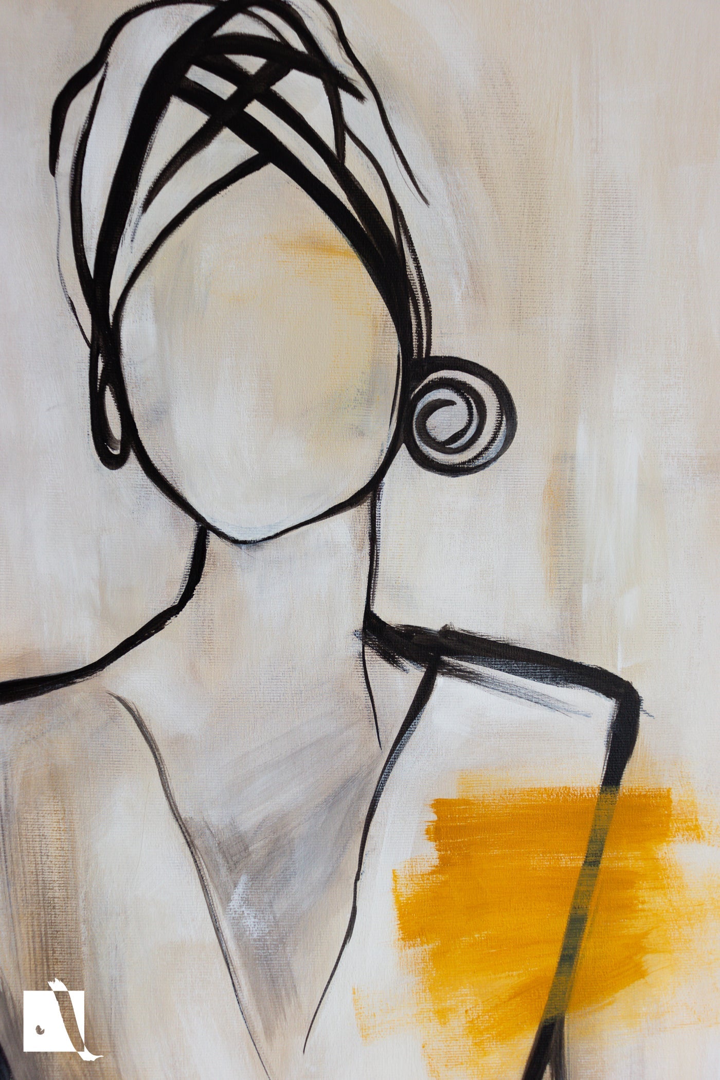 Set de picturi 3 bucati cu 3 figuri feminine realizate manual in vopsea acrilica in stil abstract pe fundal crem cu contur negru si accente ocru tablou 1 din 3 detalii