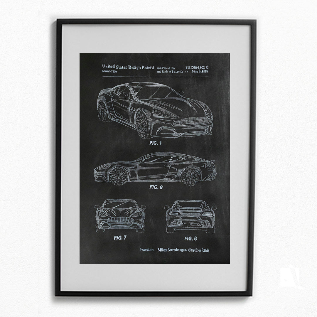 Desen realizat manual pe hartie neagra cu creion alb model de masina desen tehnic expus pe perete