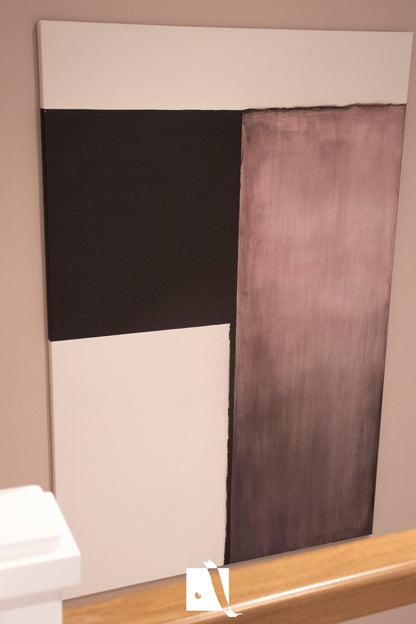 Pictura Decorativa minimalista rectangulara roz negru si alb in acrilic realizat manual plasat in casa scarii detaliu