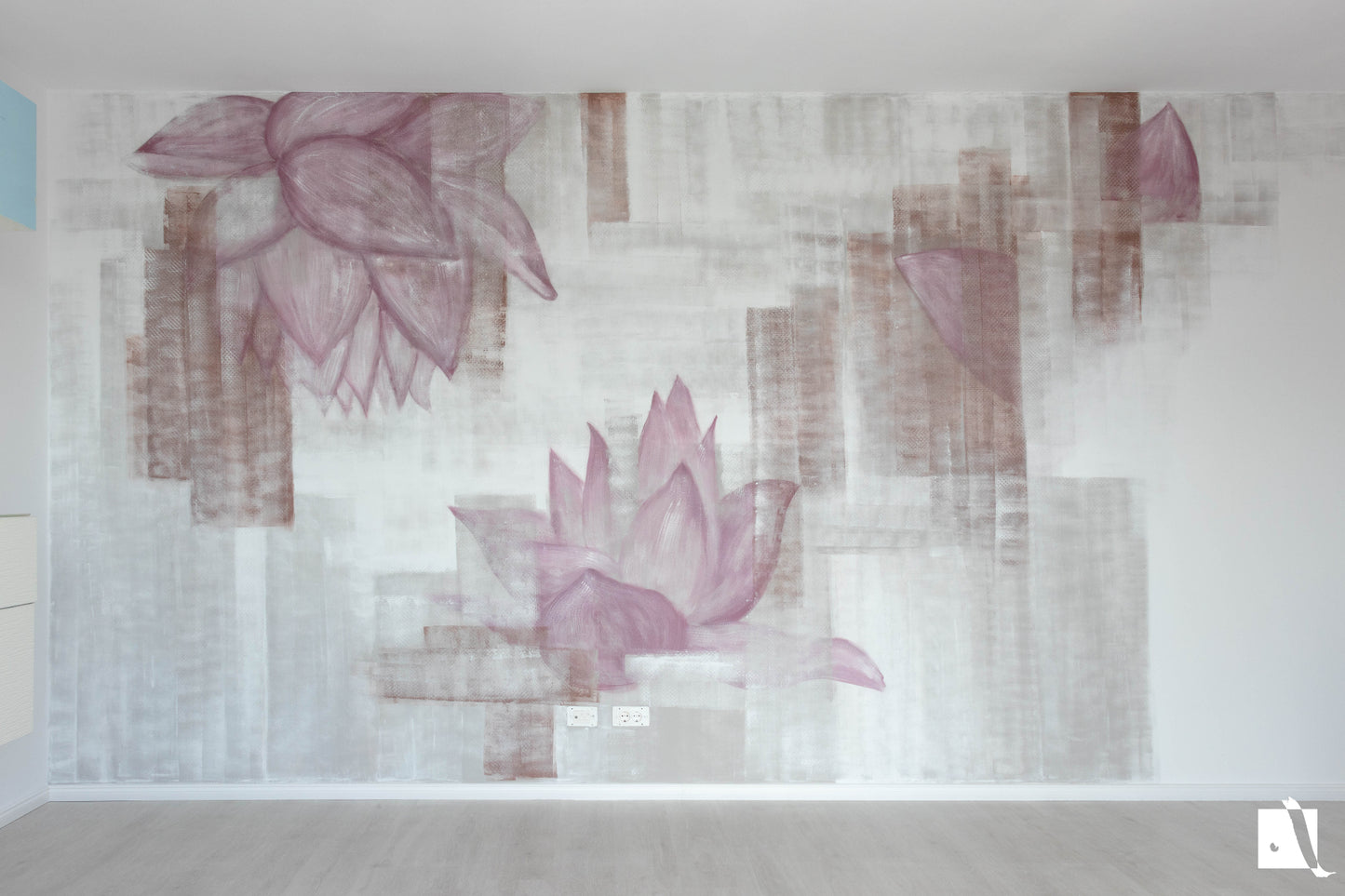 Pictura Murala abstracta cu florid e lotus si forme rectangulare decorative cu alb gri maro si roz