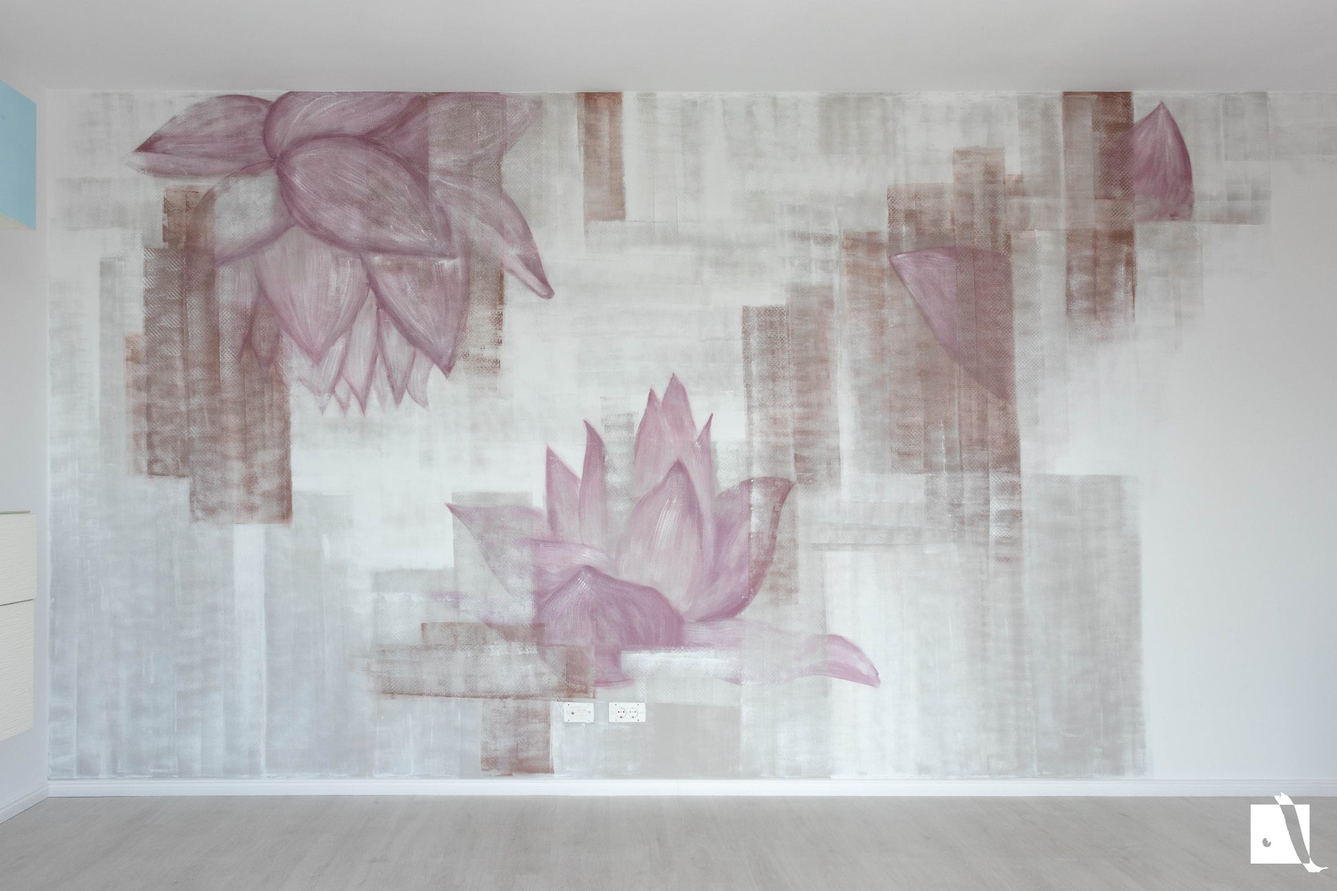 Pictura Murala abstracta cu florid e lotus si forme rectangulare decorative cu alb gri maro si roz