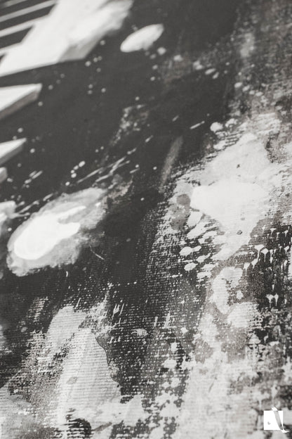 Pictura figurativa pianist cu tigara, alb negru, abstract in acrilic