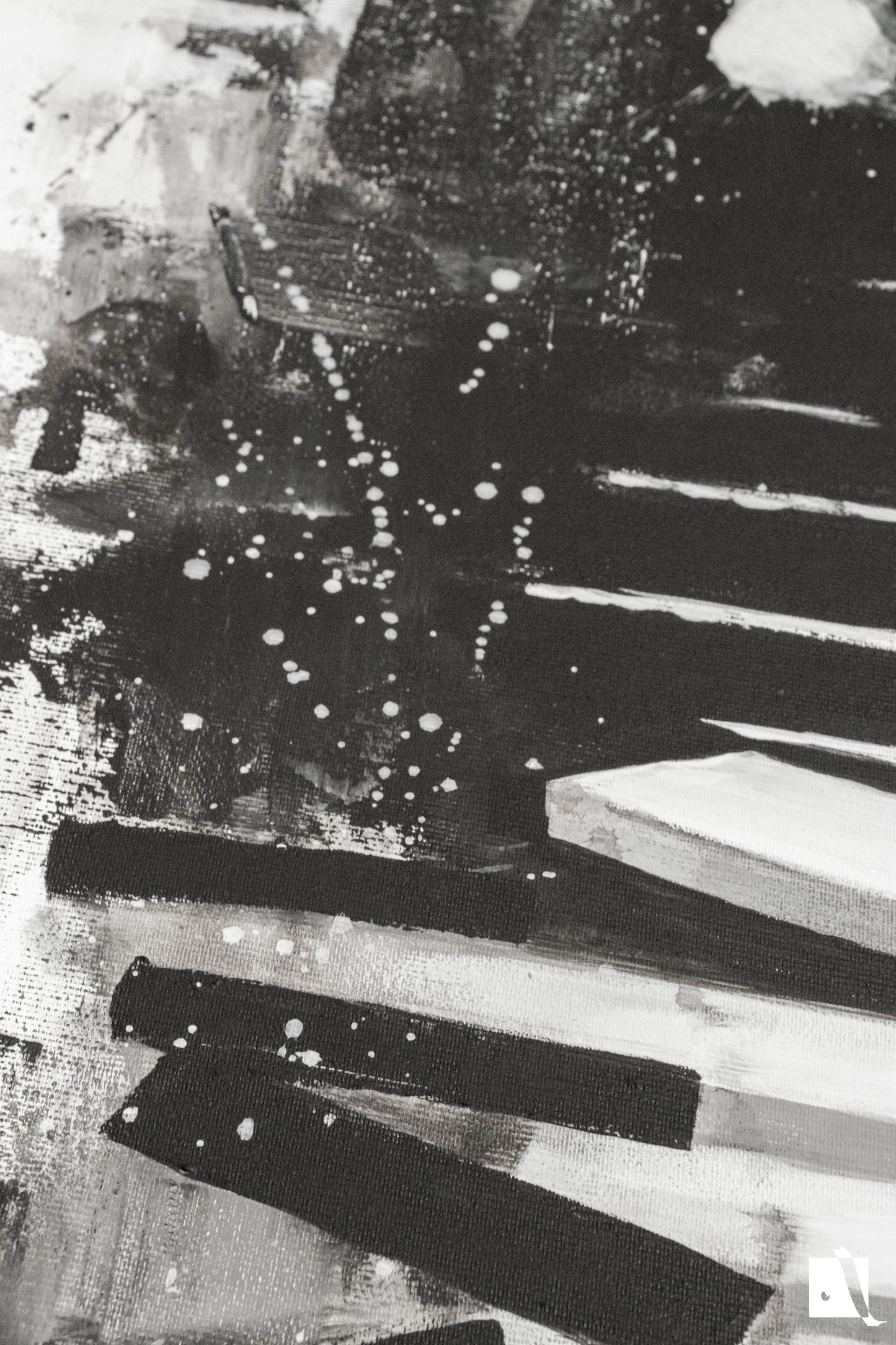 Pictura figurativa pianist cu tigara, alb negru, abstract in acrilic