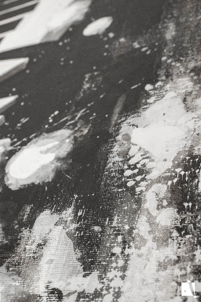 Pictura figurativa pianist cu tigara, alb negru, abstract in acrilic