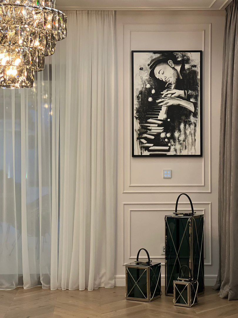 Pictura figurativa pianist cu tigara, alb negru, abstract in acrilic