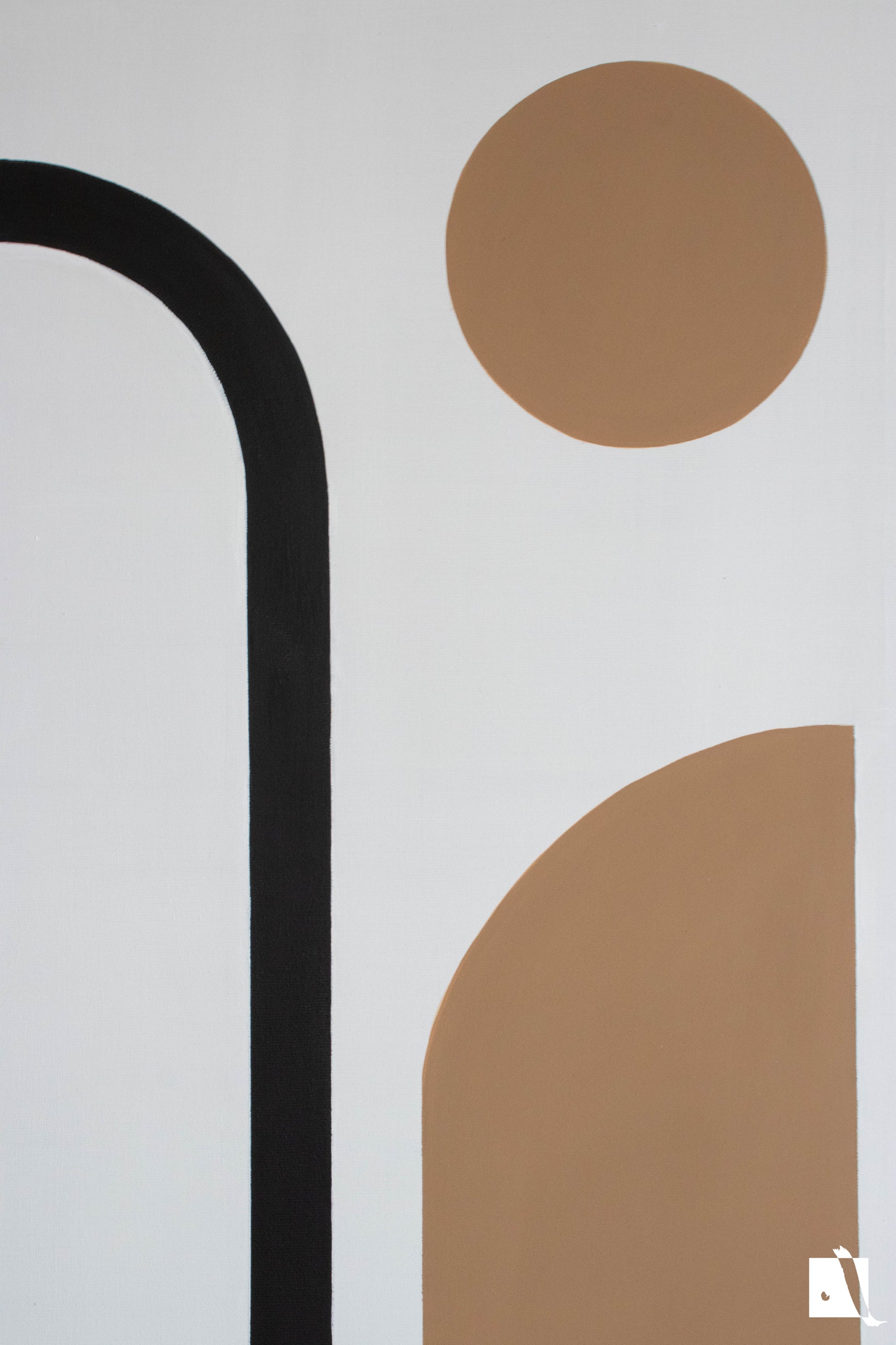 Pictura abstracta minimalista cu forme geometrice din vopsea acrilica, fundal alb, negru cu bej