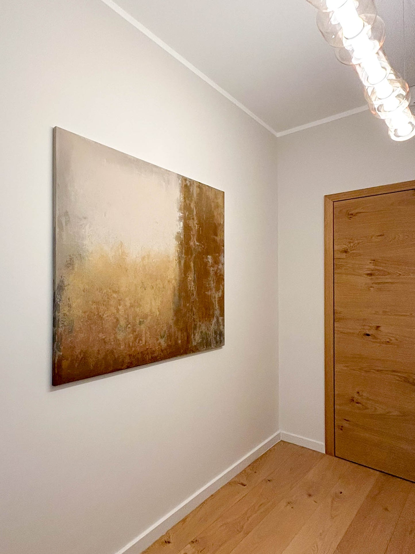 Pictura decorativa abstracta minimalista cu culori calde: metalic auriu, portocaliu si bej