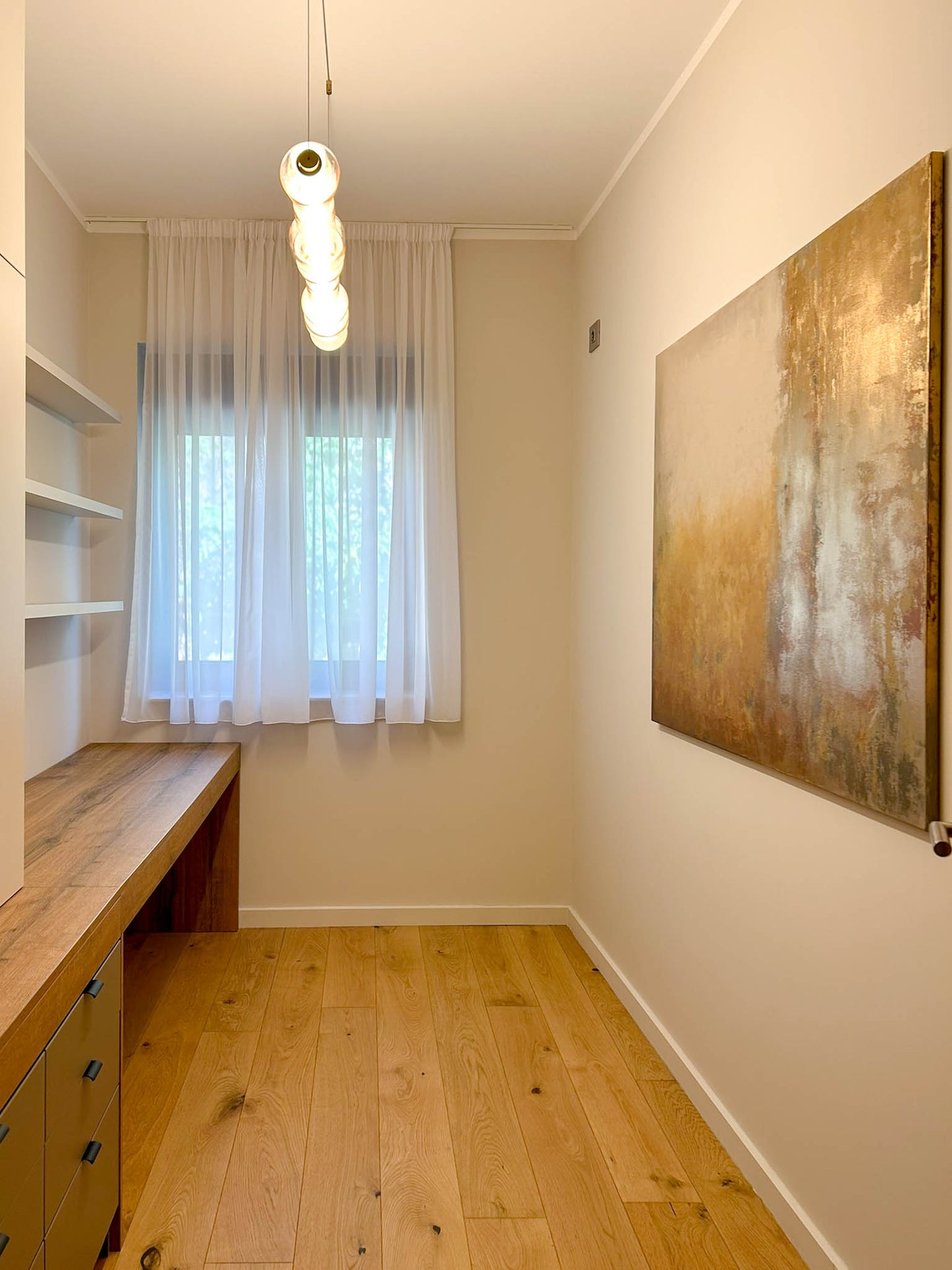 Pictura decorativa abstracta minimalista cu culori calde: metalic auriu, portocaliu si bej