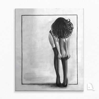 Pictura  minimalista cu figura femeie realistica ciorapi sexy si par lasat