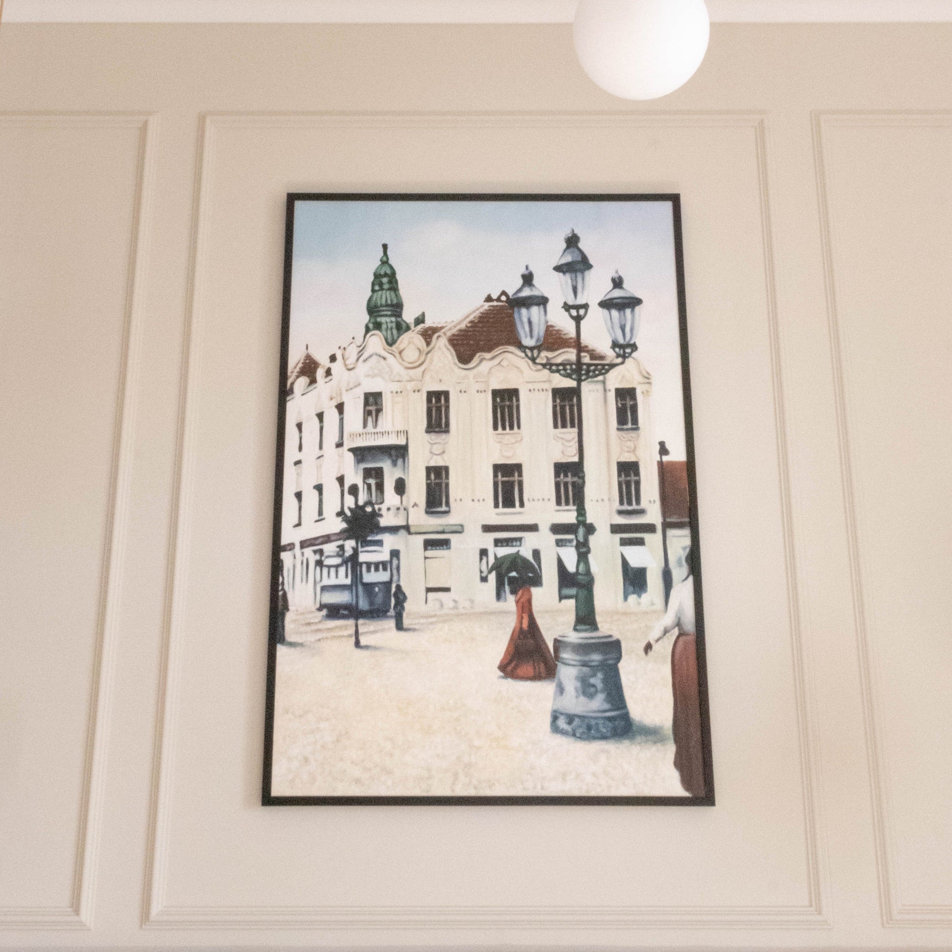 pictura realizata manual pe comanda, in stil realist. Ea depicteaza Palatul Alexandru Pisica din Piata Iosefini Timisoara dupa o fotografie veche. Pictura asezata pe perete in context classic