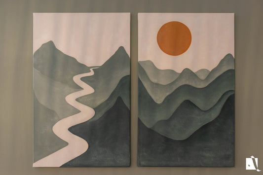 set de pictura decorativa realizata manual in stil abstract wabi sabi tematica munti cu nuante de crem verde si ocru. Fundal de perete verde